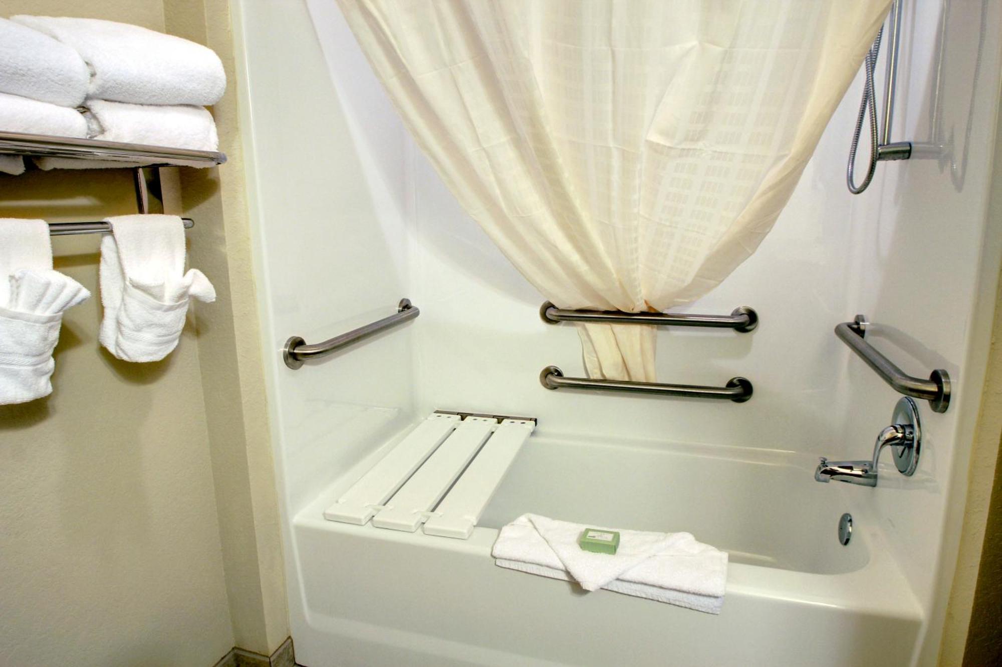 Cobblestone Hotel & Suites - Beulah Room photo