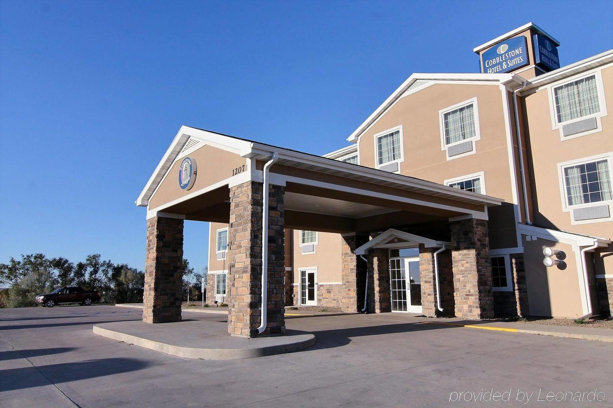 Cobblestone Hotel & Suites - Beulah Exterior photo
