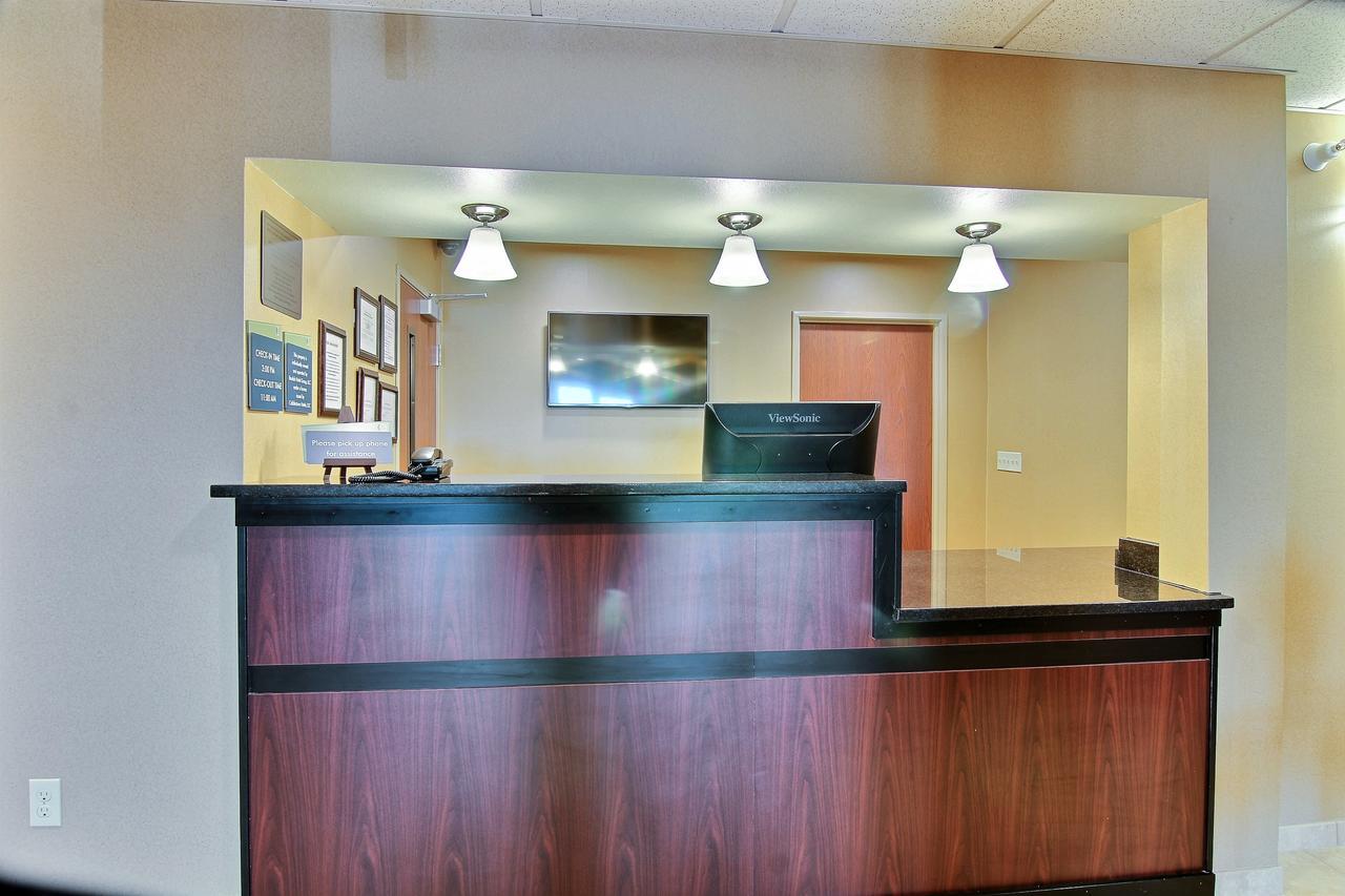 Cobblestone Hotel & Suites - Beulah Exterior photo